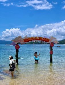 Брендированный курорт McDonald’s пляж